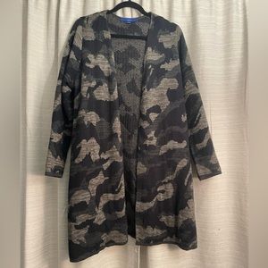 APT 9 Camo Cardigan Size LARGE
